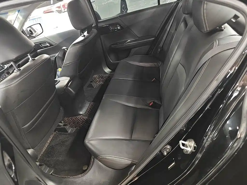 Honda Accord — миниатюра 16