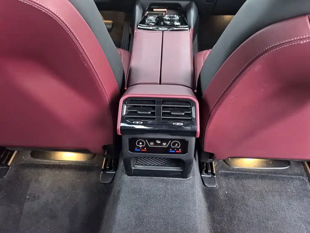 BMW 5 Series — миниатюра 10