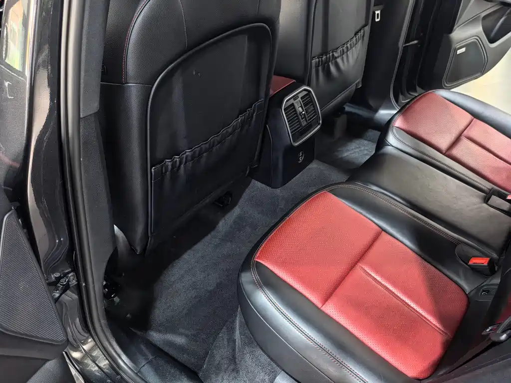 Porsche Macan — миниатюра 7