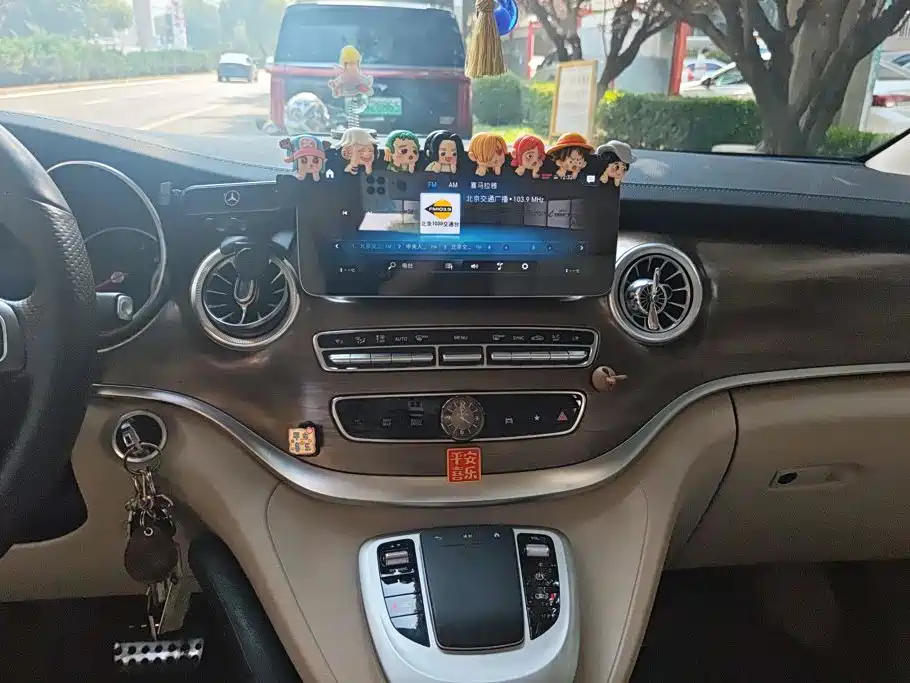 Mercedes-Benz V-Class — миниатюра 13