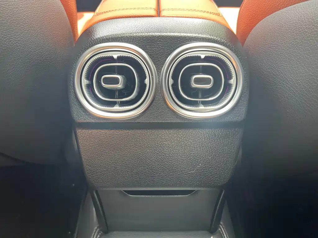 Mercedes-Benz C-Class — миниатюра 16