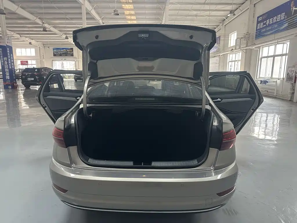 Volkswagen Sagitar — миниатюра 16