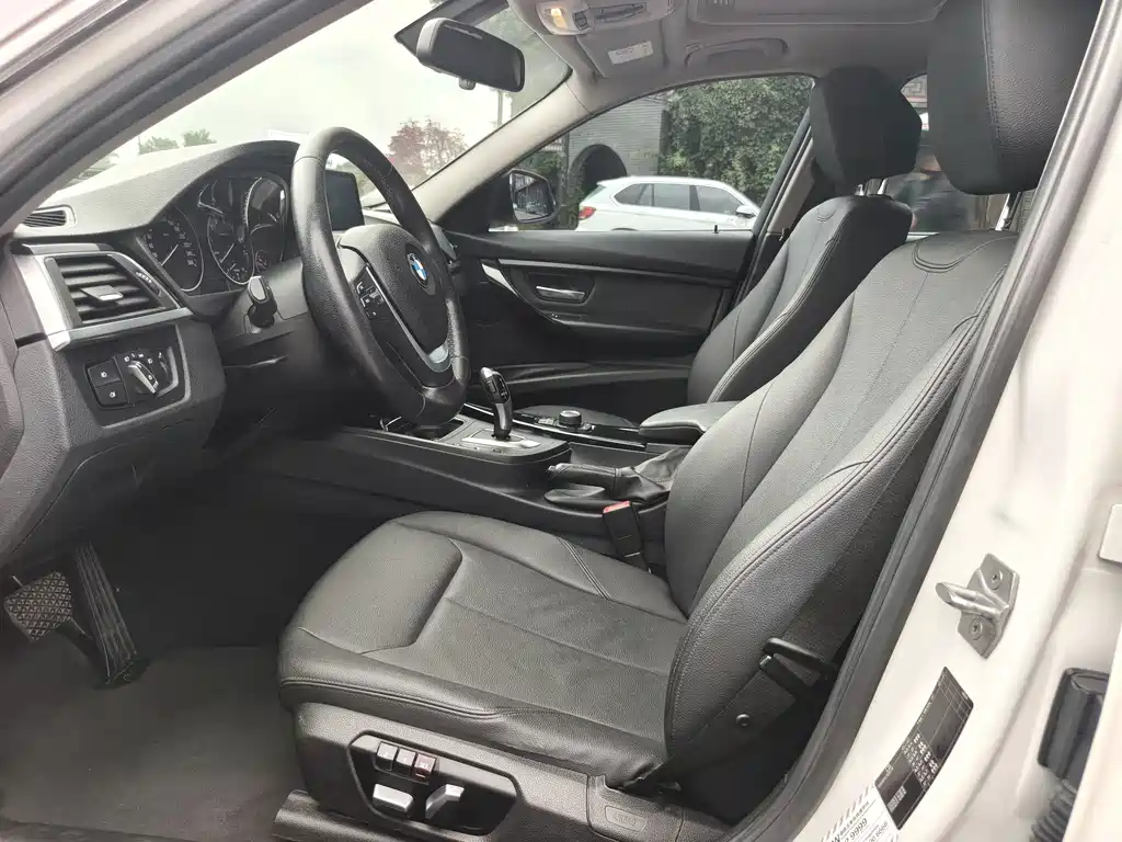 BMW 3 Series — миниатюра 3