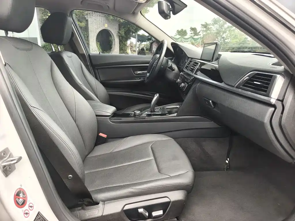 BMW 3 Series — миниатюра 7