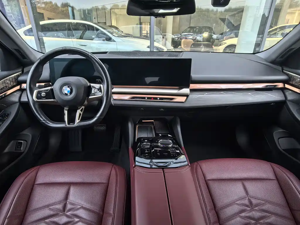 BMW 5 Series — миниатюра 12