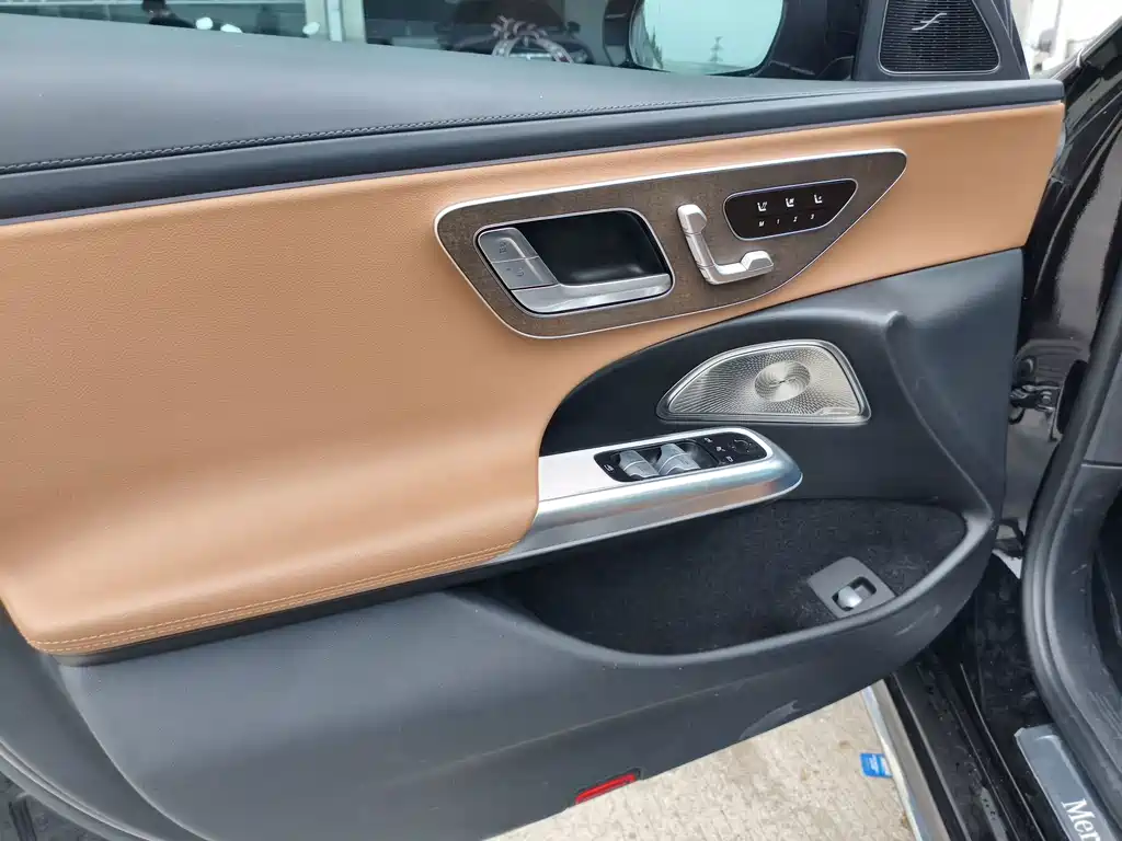 Mercedes-Benz E-Class — миниатюра 5