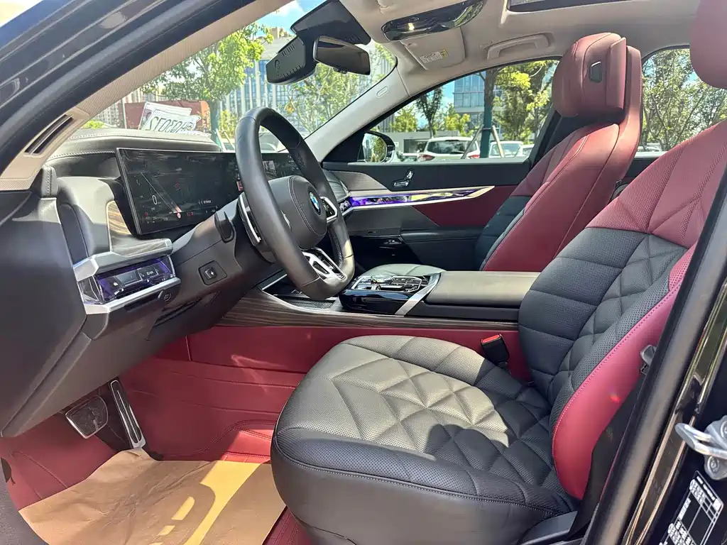 BMW 7 Series — миниатюра 10