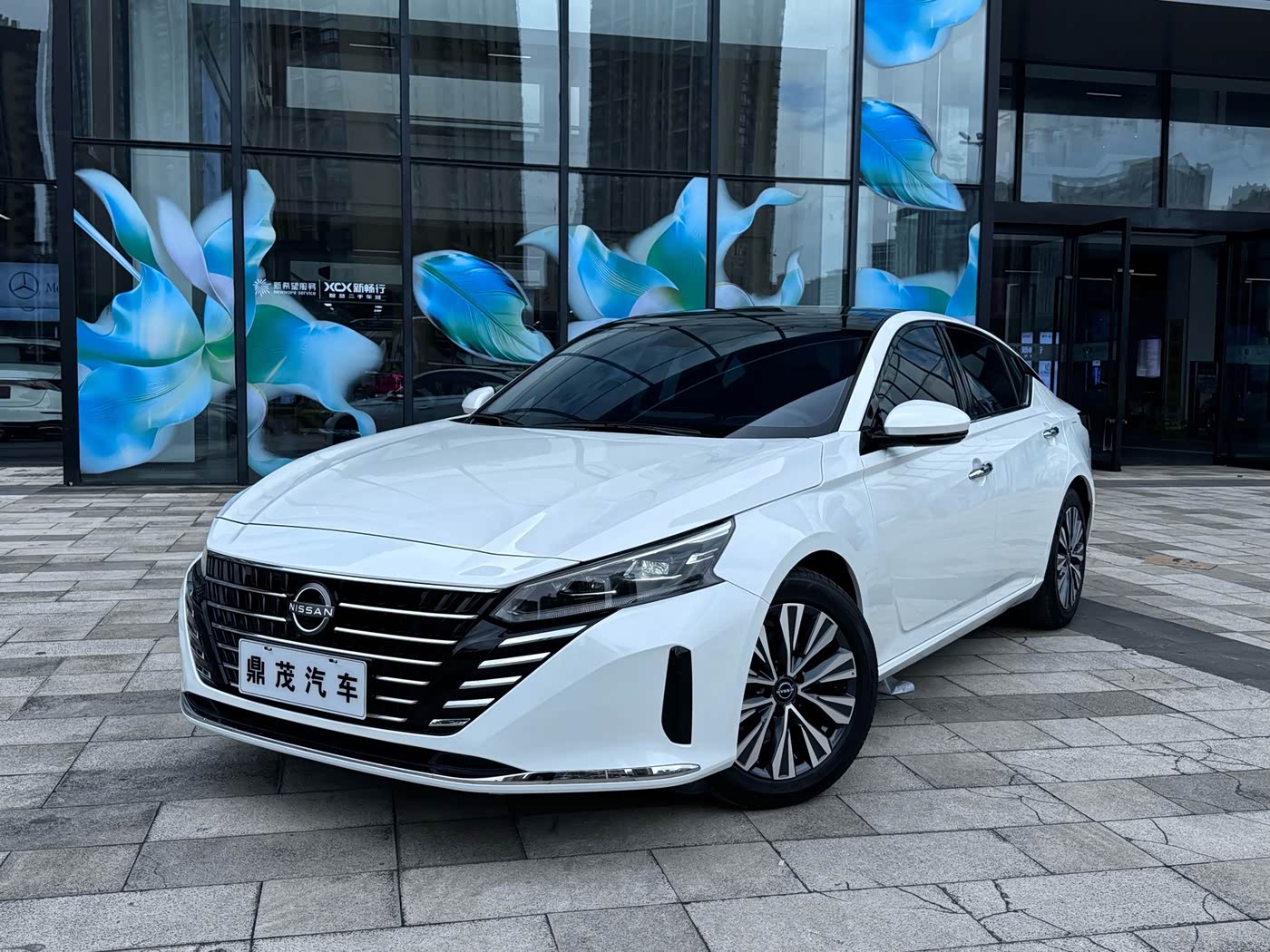 Nissan Teana 2.0 л 2023 г. Белый, пробег 30000 км