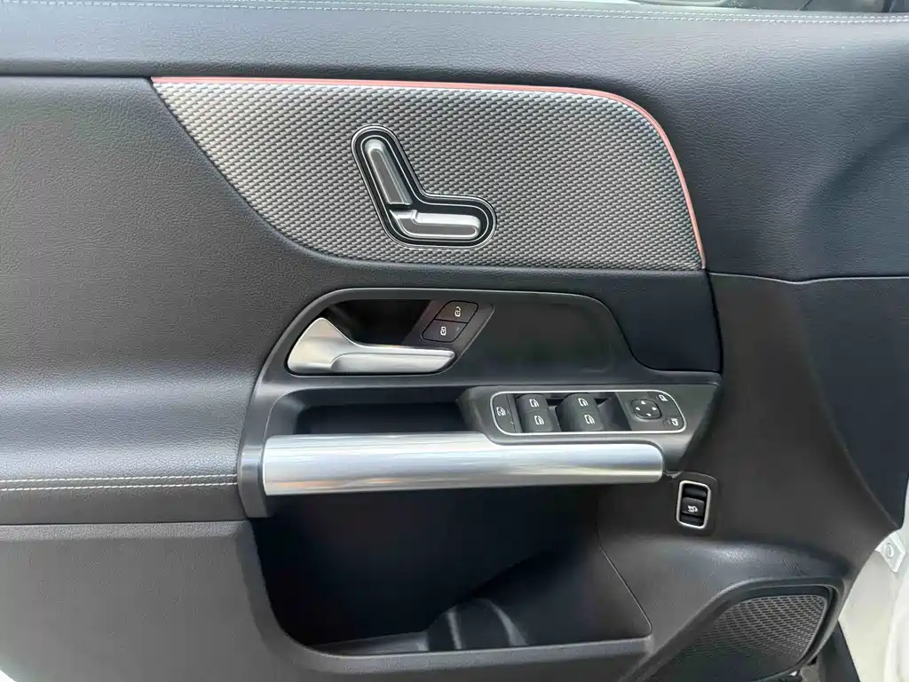 Mercedes-Benz GLA — миниатюра 10