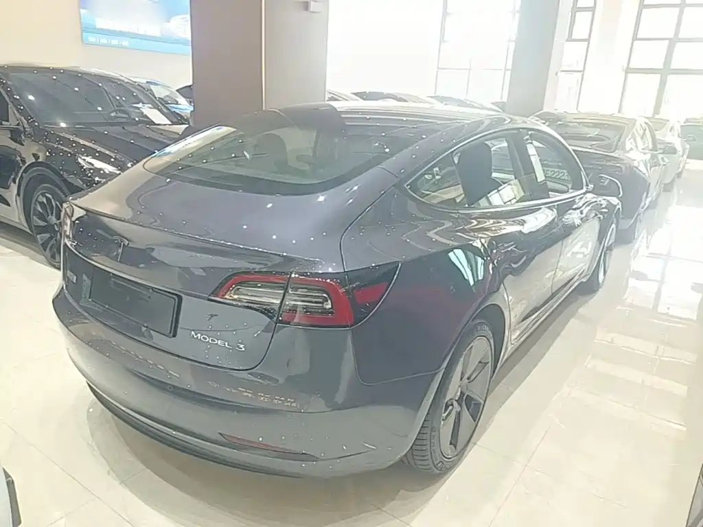 Tesla Model 3 — миниатюра 7