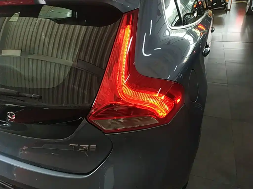 Volvo V40 — миниатюра 8