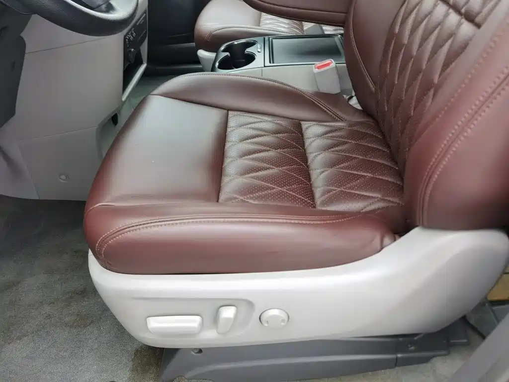 Toyota Sienna — миниатюра 18