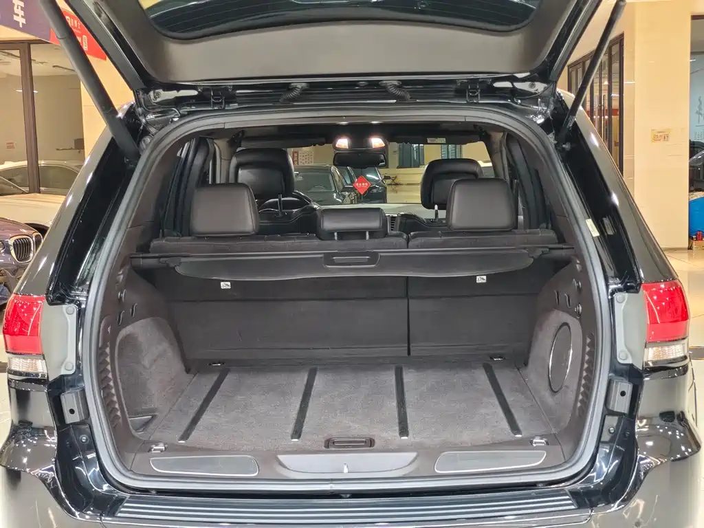 Jeep Grand Cherokee (Import) — миниатюра 18