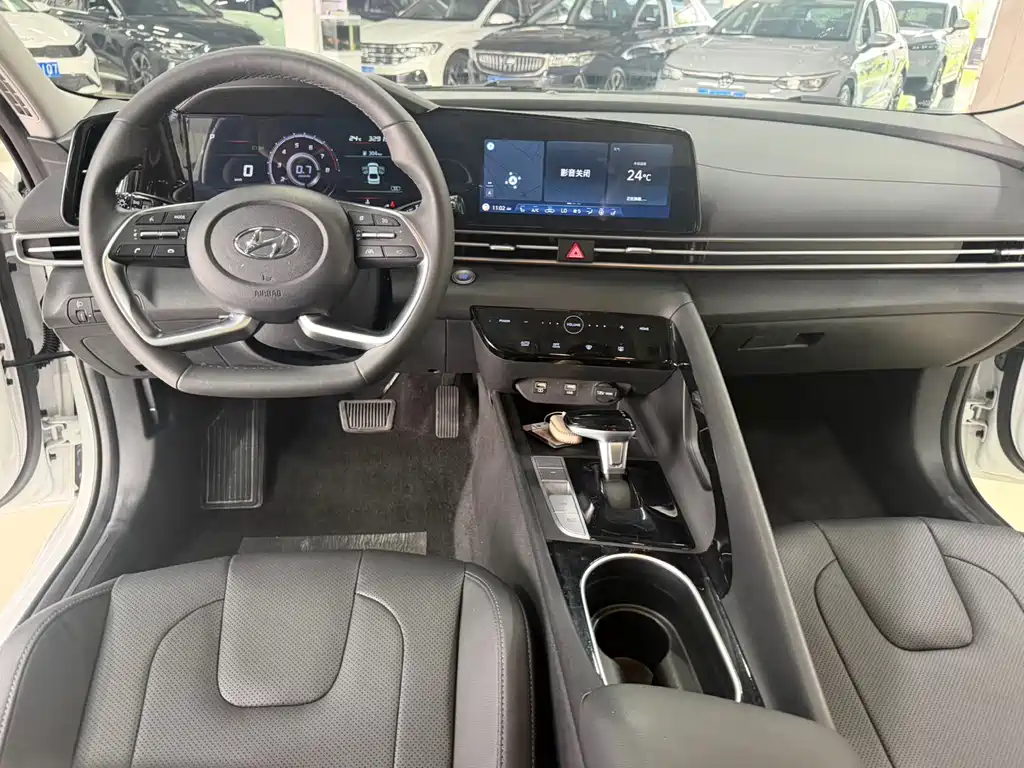 Hyundai Elantra — миниатюра 16