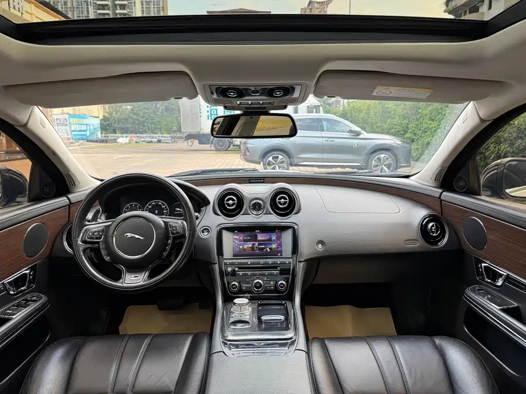 Jaguar XJ — миниатюра 15