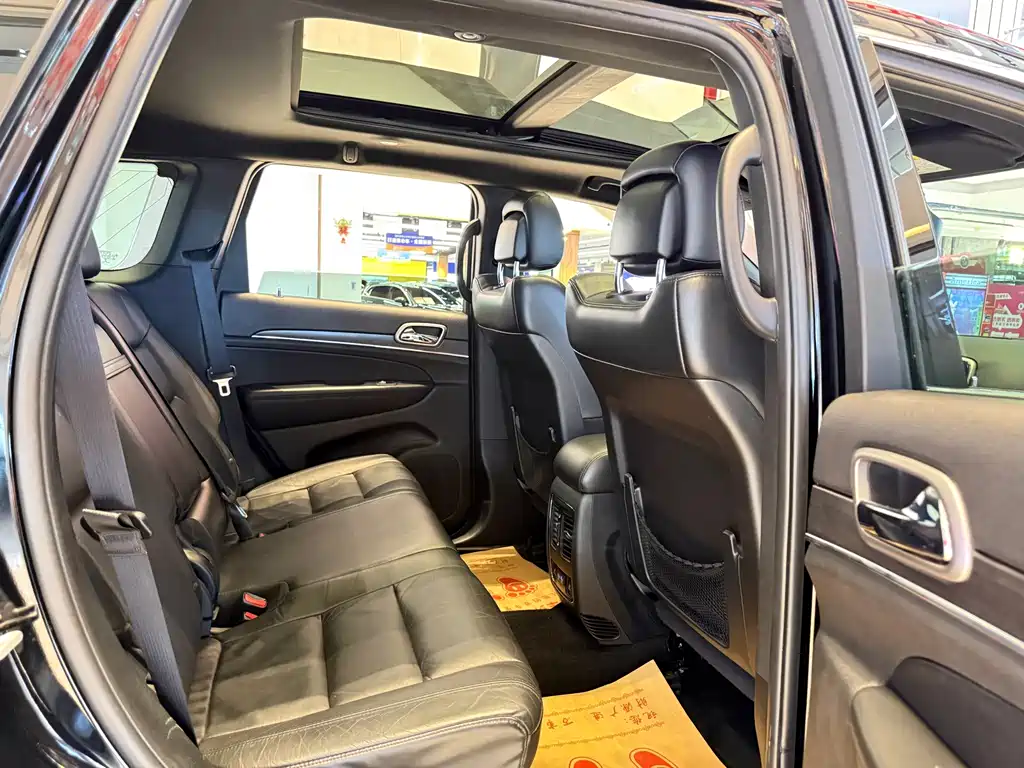 Jeep Grand Cherokee (Import) — миниатюра 11