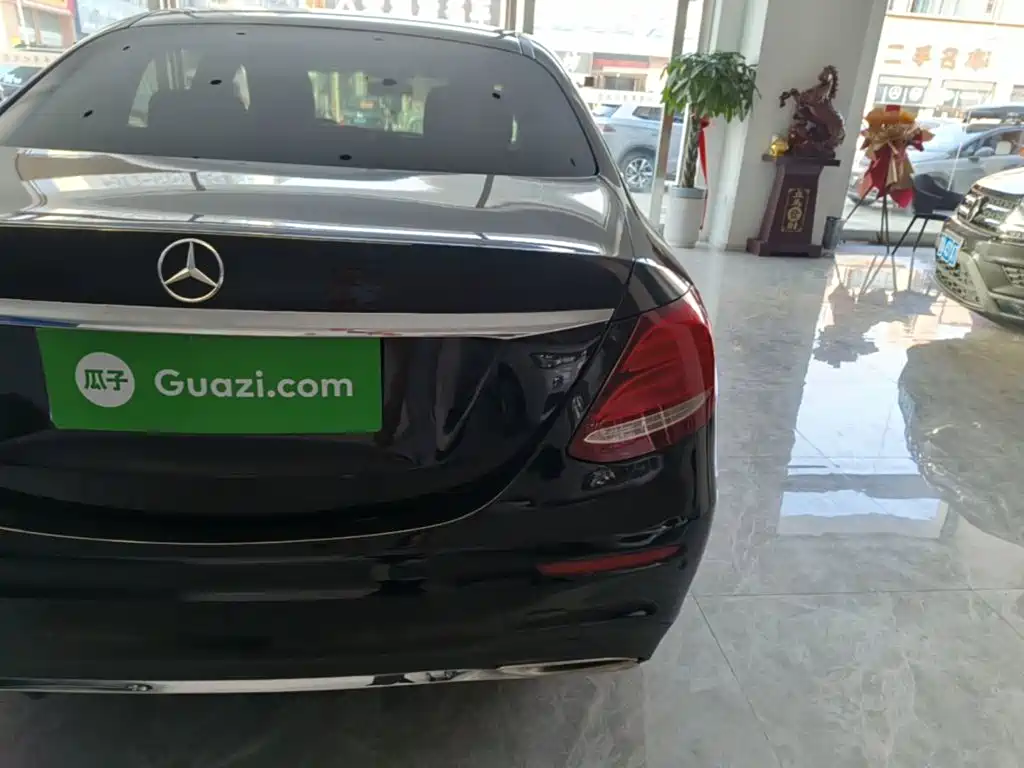 Mercedes-Benz E-Class — миниатюра 8