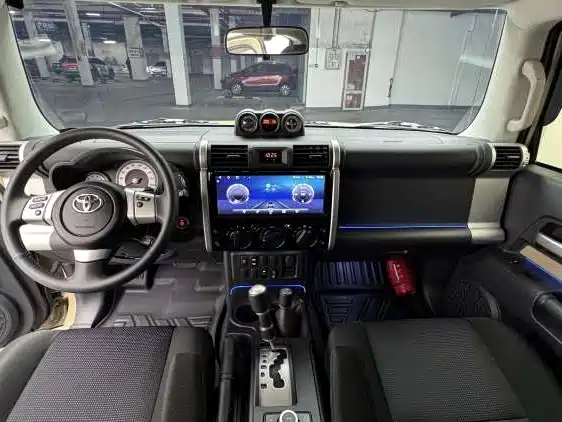 Toyota FJ Cruiser — миниатюра 5