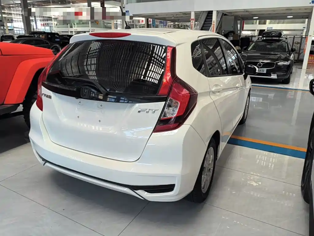 Honda Fit — миниатюра 7