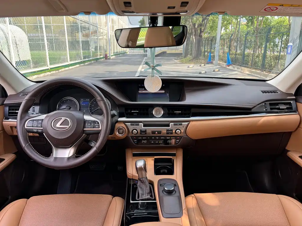 Lexus ES — миниатюра 15
