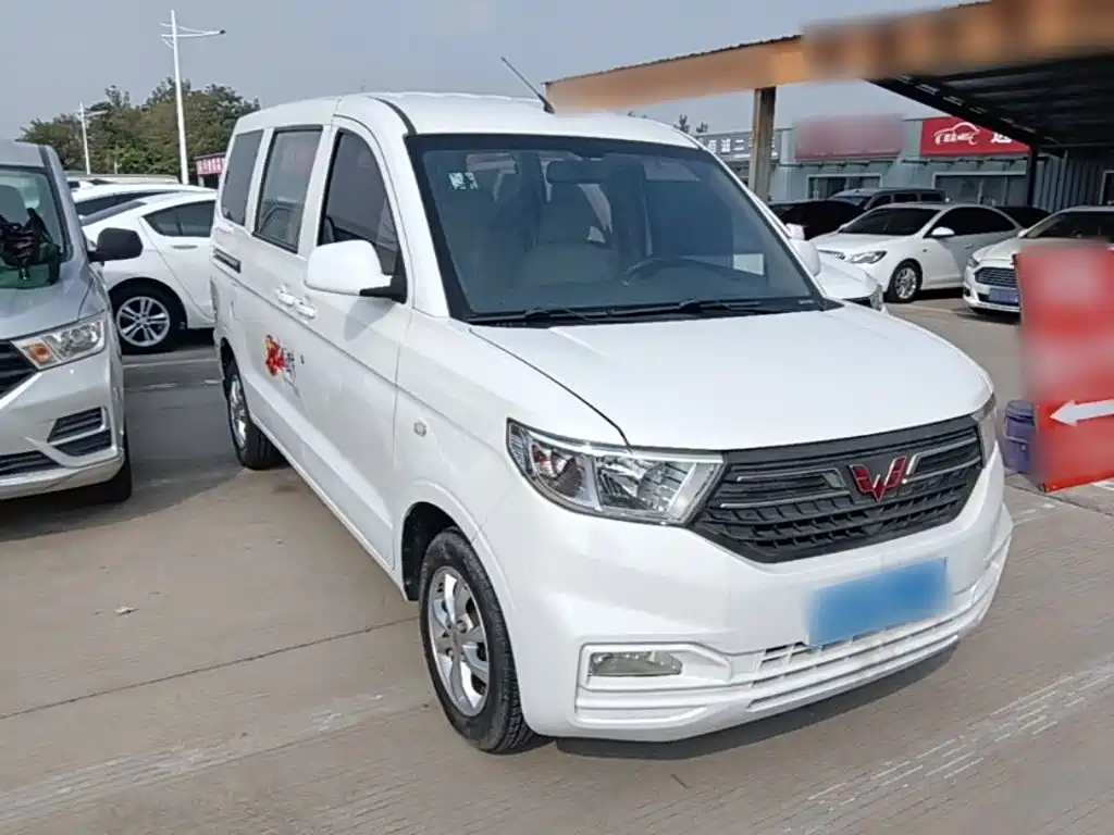 Wuling Hongguang V — миниатюра 4