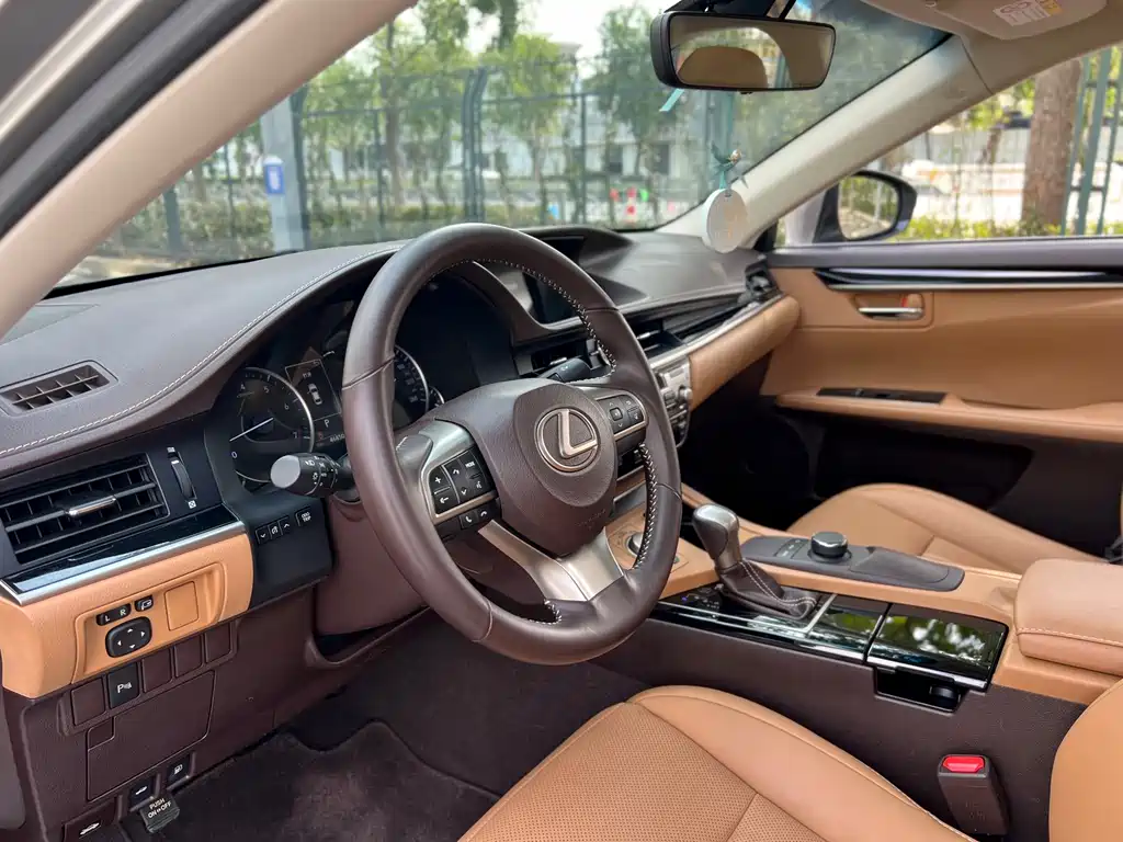 Lexus ES — миниатюра 9