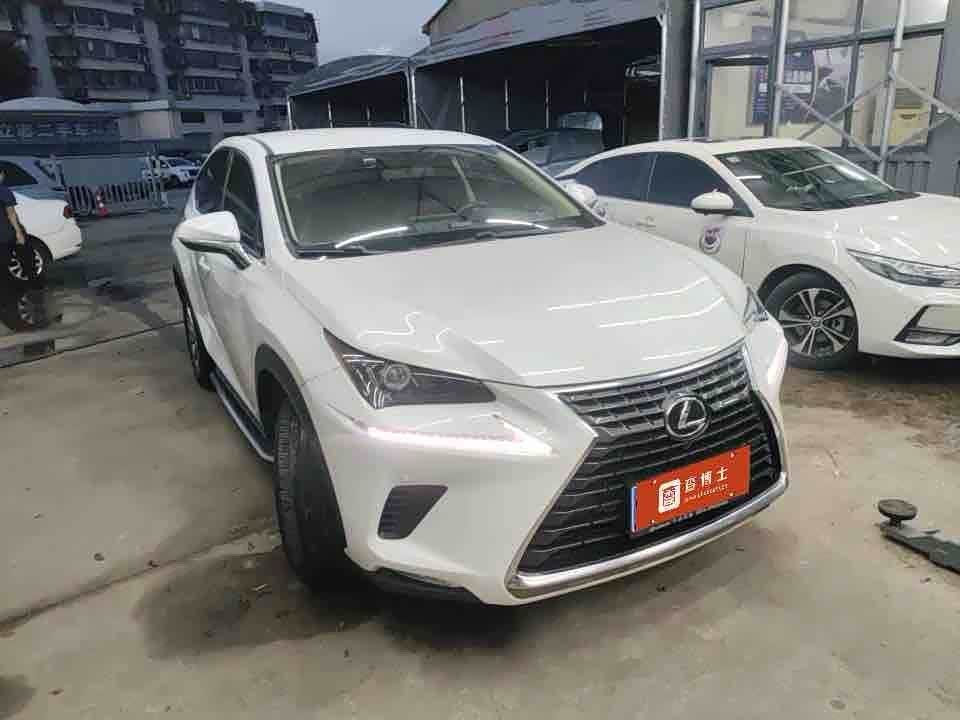 Lexus NX 2.0 л 2021 г. Белый, пробег 20000 км