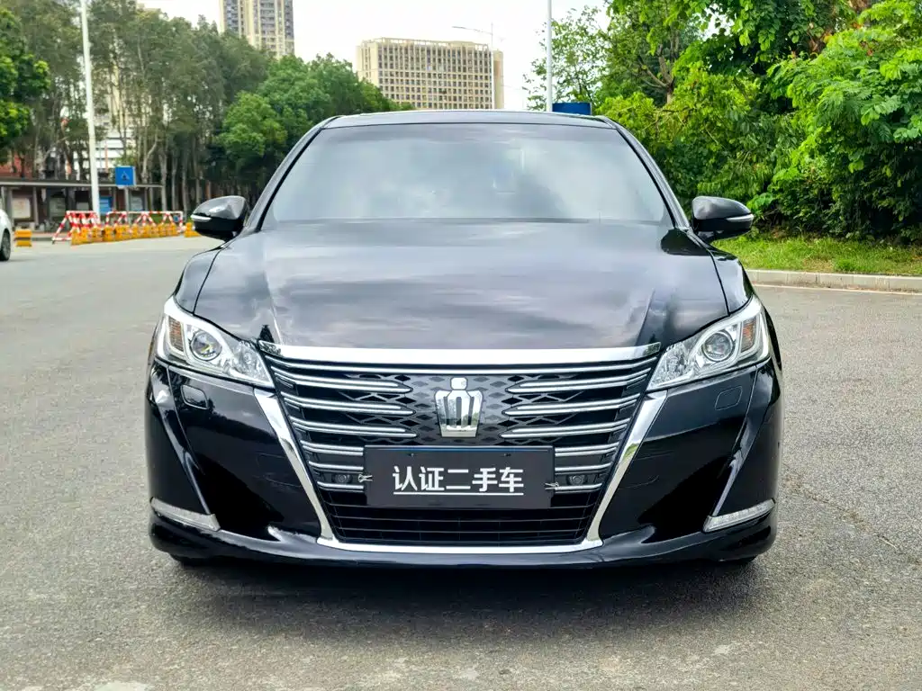Toyota Crown — миниатюра 2