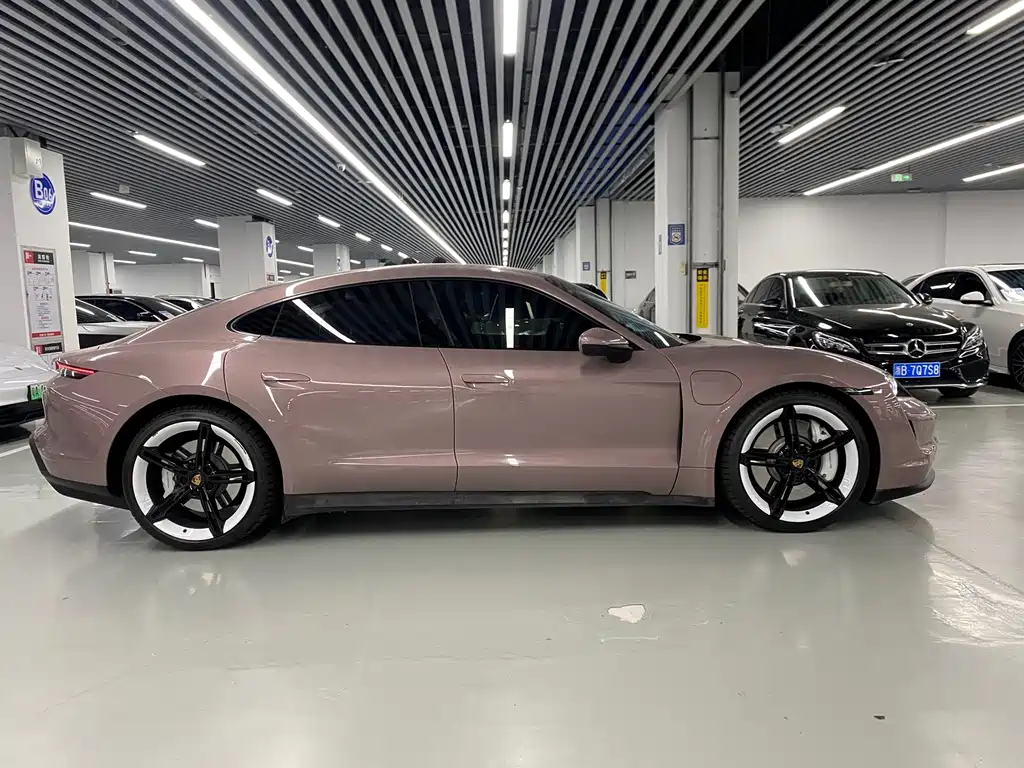 Porsche Taycan — миниатюра 4