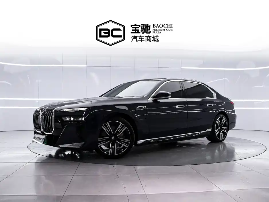 BMW i7