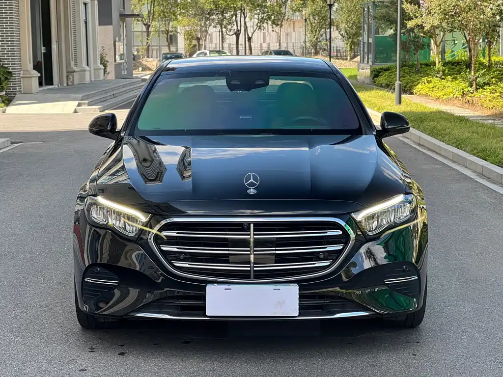 Mercedes-Benz E-Class — миниатюра 2
