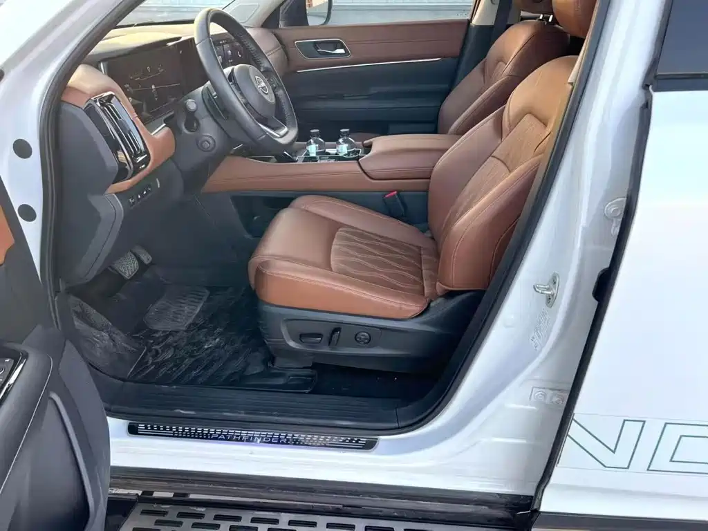 NISSAN EXPLORING THE LAND