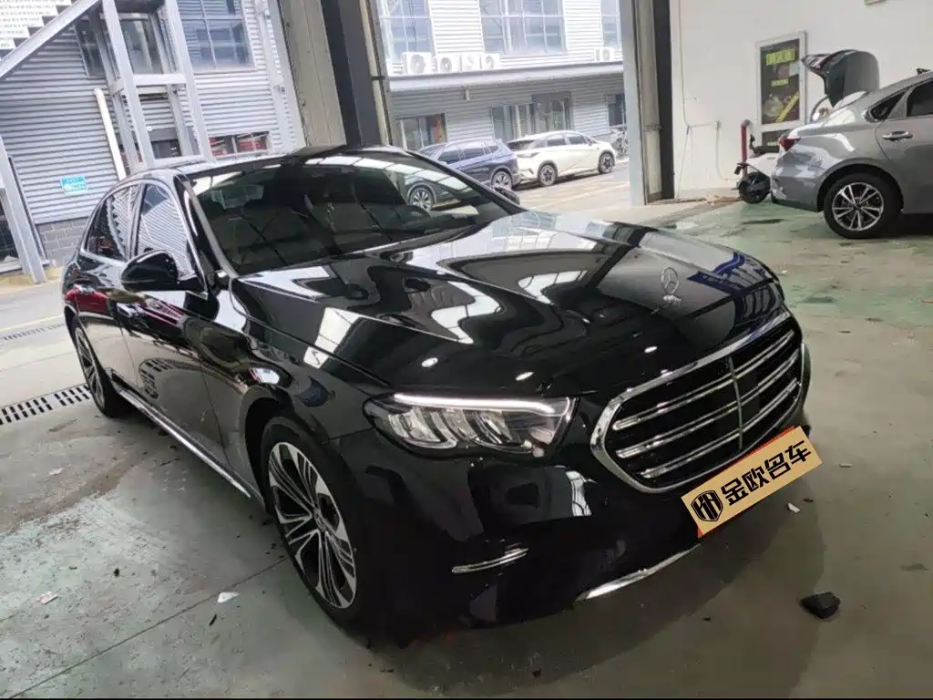 Mercedes-Benz E-Class — миниатюра 2