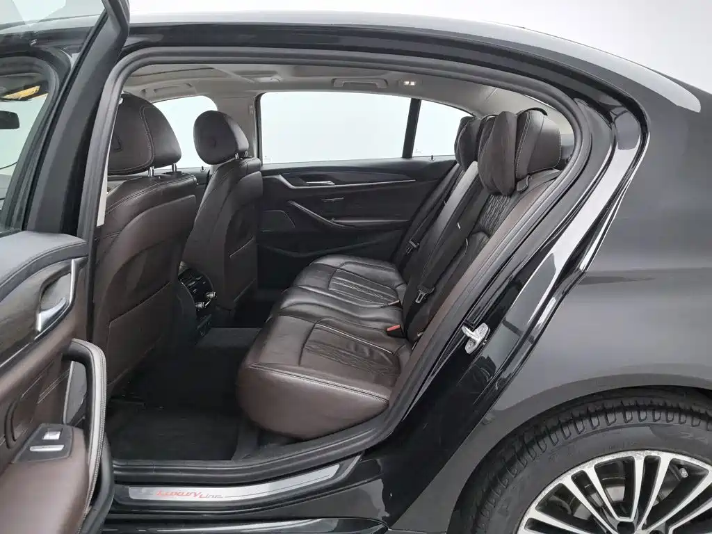 BMW 5 Series — миниатюра 15