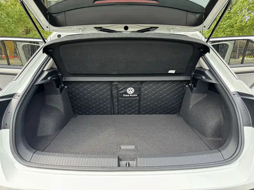 Volkswagen T-Roc — миниатюра 8