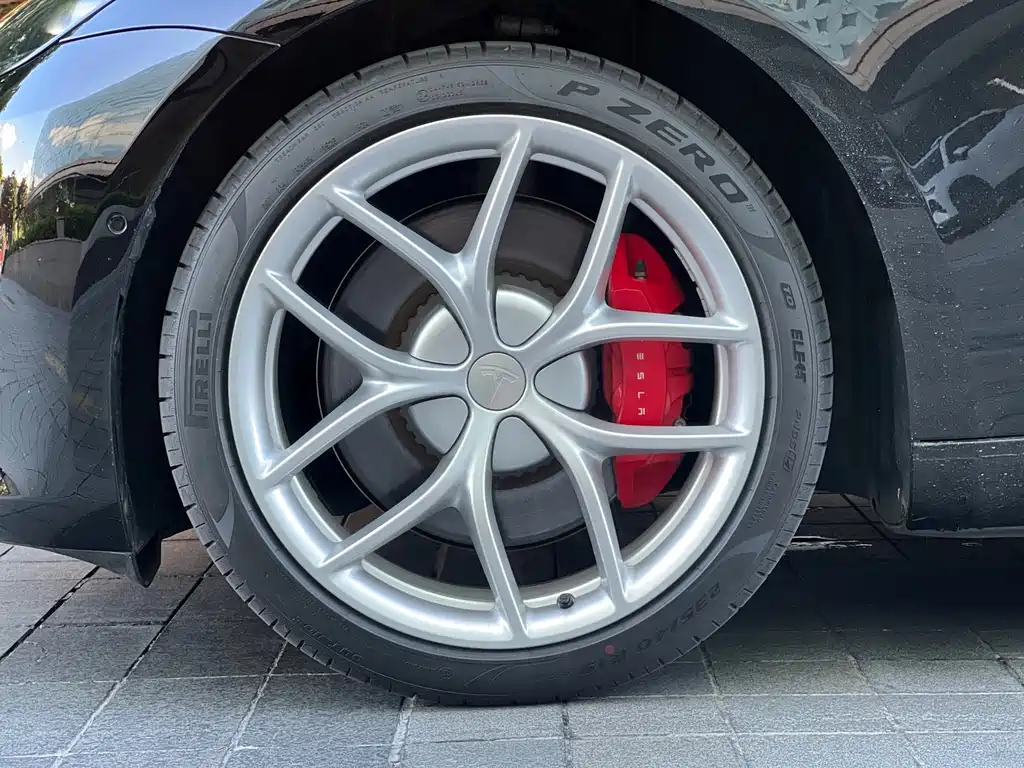 Tesla Model 3 — миниатюра 8