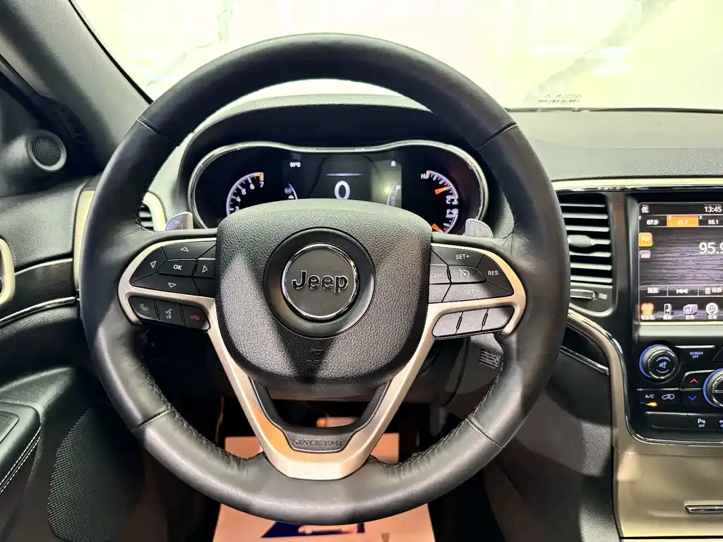 Jeep Grand Cherokee (Import) — миниатюра 13