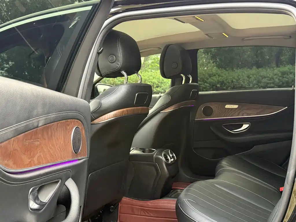Mercedes-Benz E-Class — миниатюра 5
