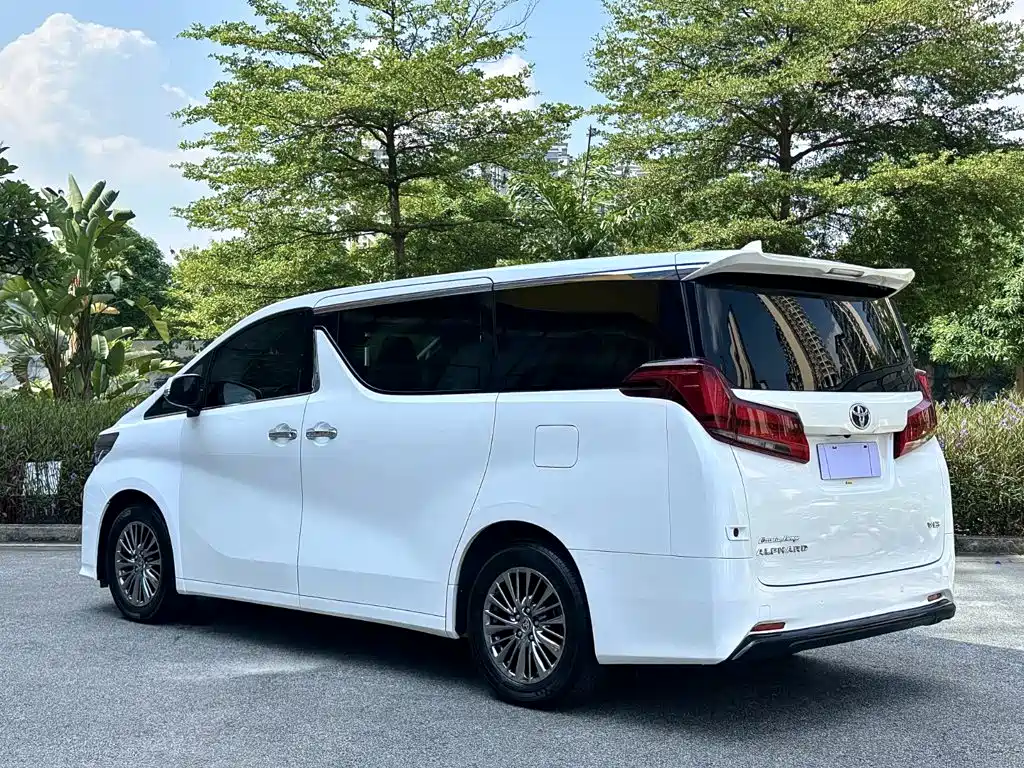 Toyota Alphard — миниатюра 4