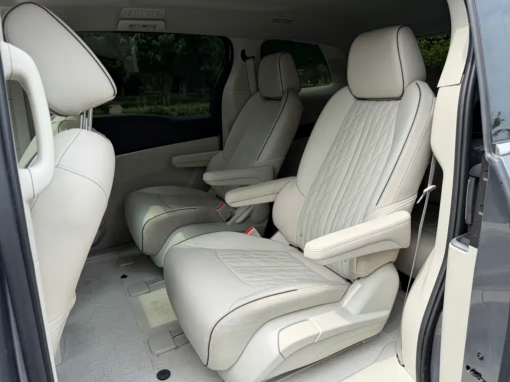 Buick GL8 — миниатюра 8
