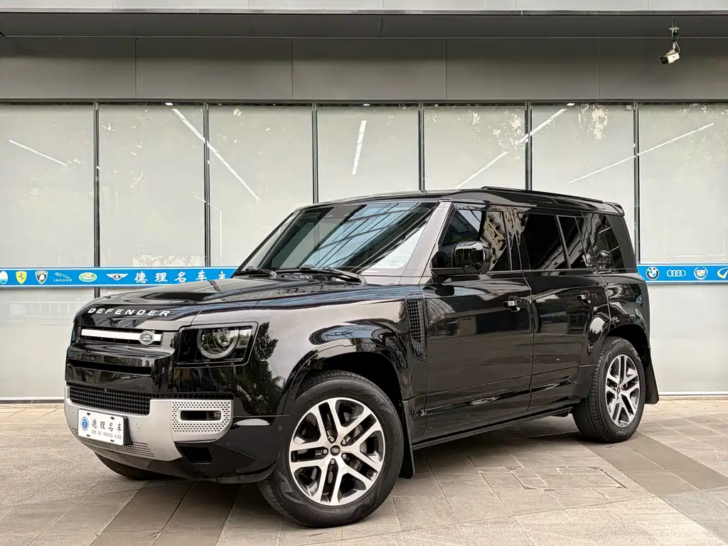 Land Rover Defender 2024