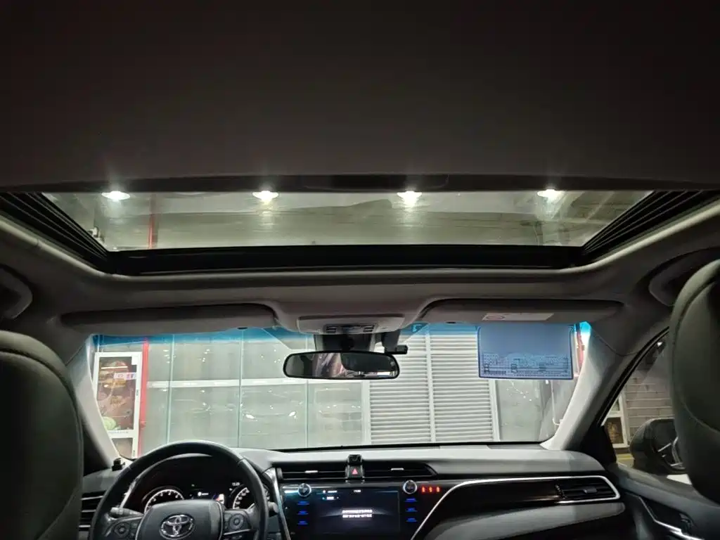 Toyota Camry — миниатюра 18
