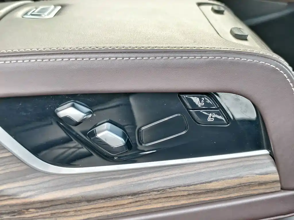 BMW 5 Series — миниатюра 18