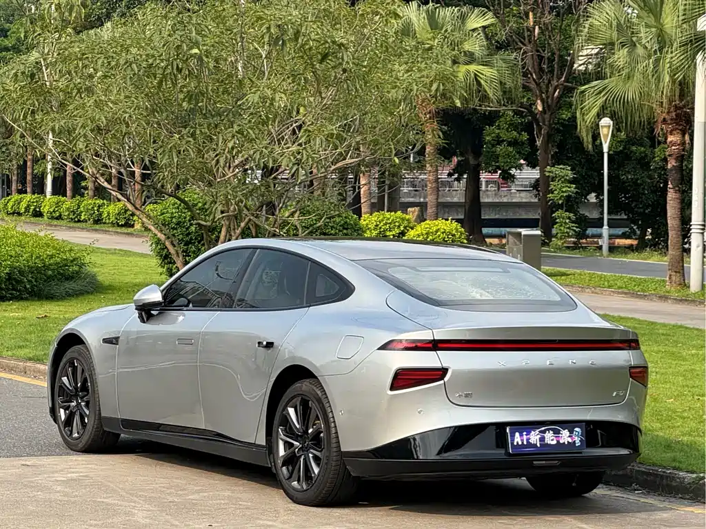 XPeng P7 — миниатюра 6