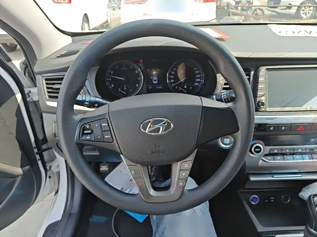 Hyundai Mistra — миниатюра 11