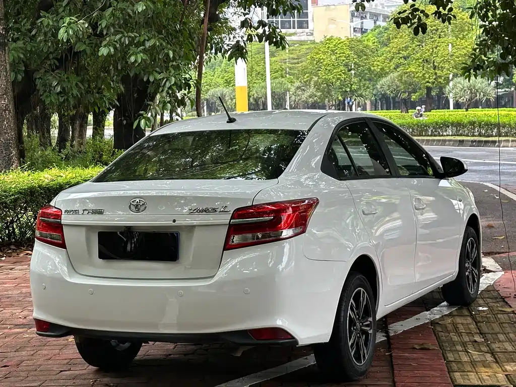 Toyota Yaris L — миниатюра 6
