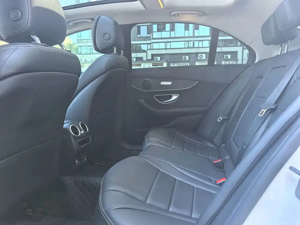 Mercedes-Benz C-Class — миниатюра 8
