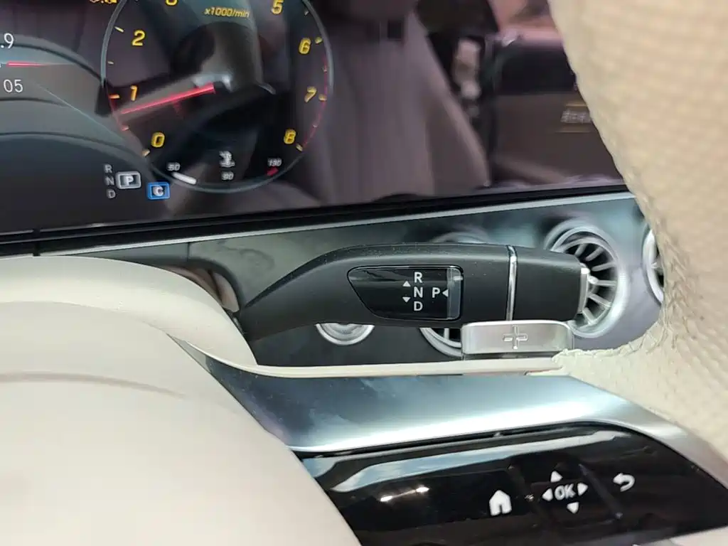 Mercedes-Benz E-Class (Import) — миниатюра 14