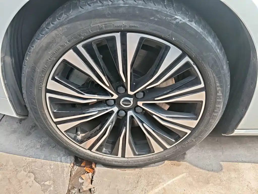 Volvo S60 PHEV — миниатюра 23