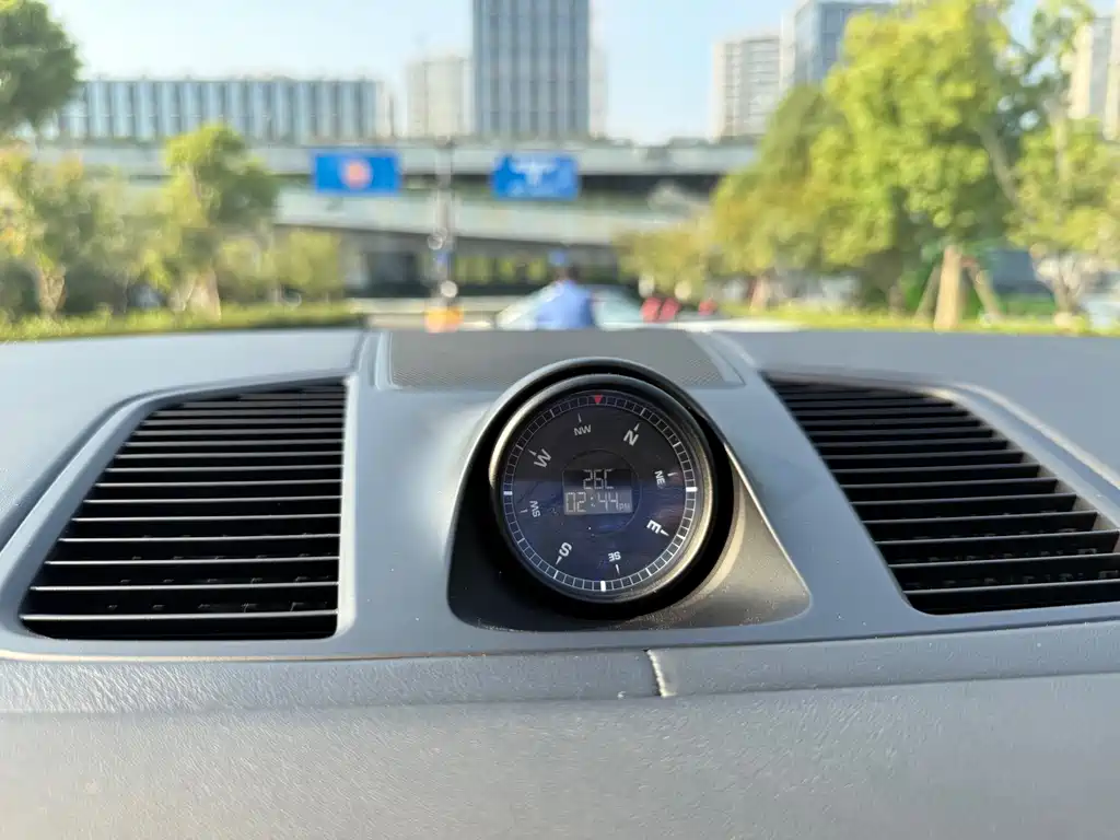 Porsche Cayenne — миниатюра 18